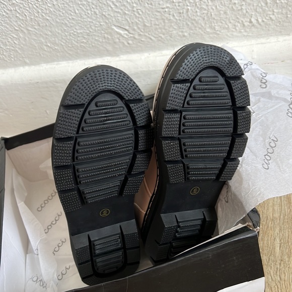 6 size. Brand New . Never Worn. Gifted to me, too small. - Picture 4 of 8